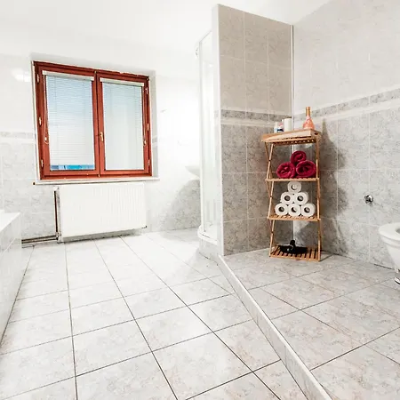 Rozkos Hotel 3*